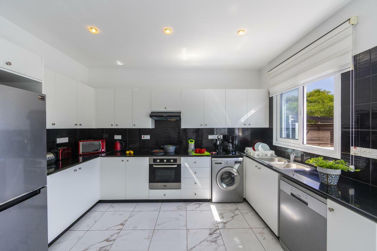 Protaras Villa Hollywood Екстериор снимка