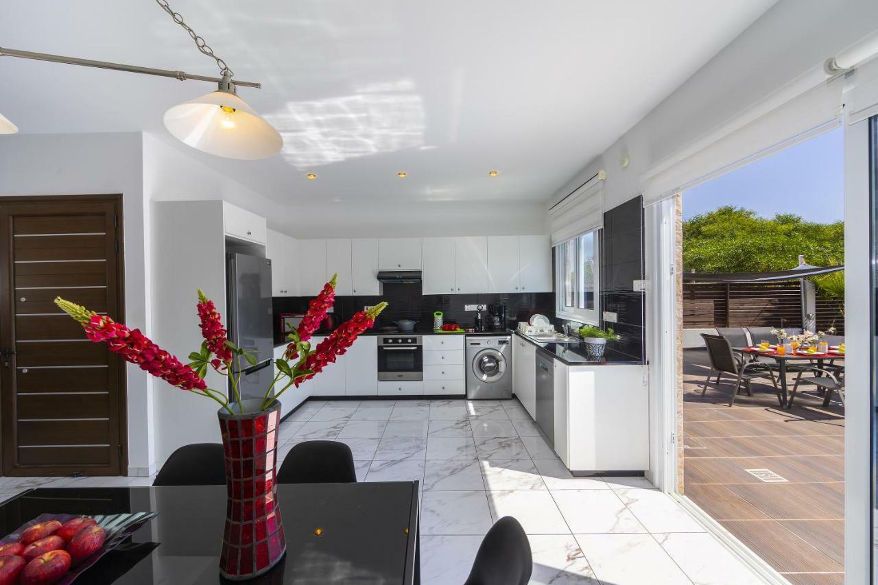 Protaras Villa Hollywood Екстериор снимка