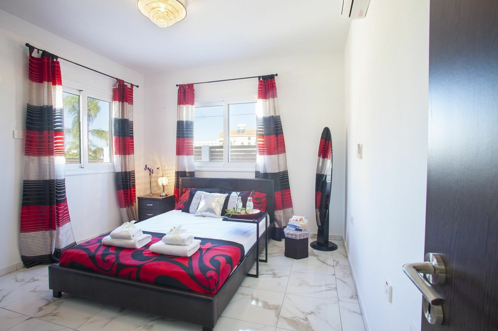 Protaras Villa Hollywood Екстериор снимка
